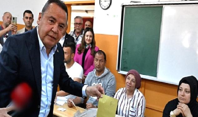 Antalya Büyükşehir Belediye Başkanı Muhittin Böcek Oyunu Kullandı