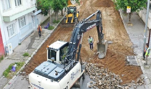 Aydın Büyükşehir Belediyesi Efeler Şerbetçi Caddesi’nde Sıcak Asfalt Çalışmalarına Başladı