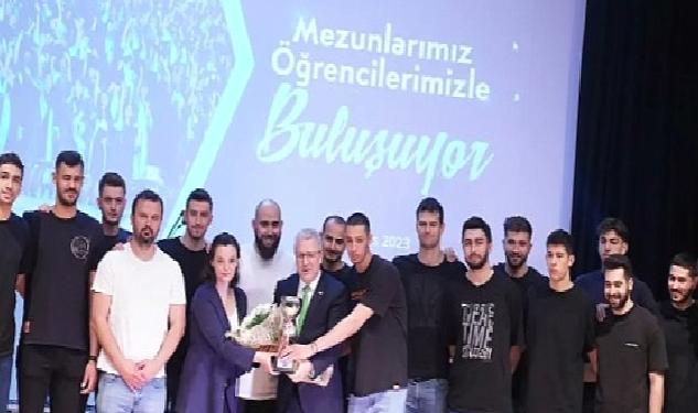 EÜ Erkek Voleybol Takımı Türkiye şampiyonu!