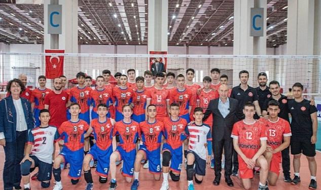 Voleybol Altyapılar Türkiye Şampiyonası İzmir’de sürüyor Başkan Soyer: Her yıl ev sahipliği yapabiliriz