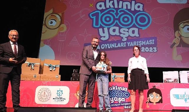 “Aklınla 1000 Yaşa” zeka oyunları yarışmasının kazananları ödüllerini aldı