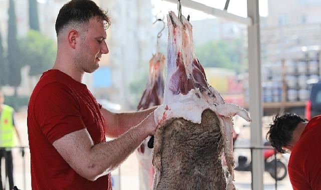 Antalya Büyükşehir Belediyesi, bu yıl da Kurban Bayramı nedeniyle ücretsiz kurban kesim hizmeti verecek.