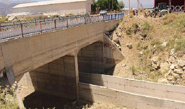 Antalya Büyükşehir Belediyesi Yakaçiftlik’e sulama amaçlı bürz temin etti