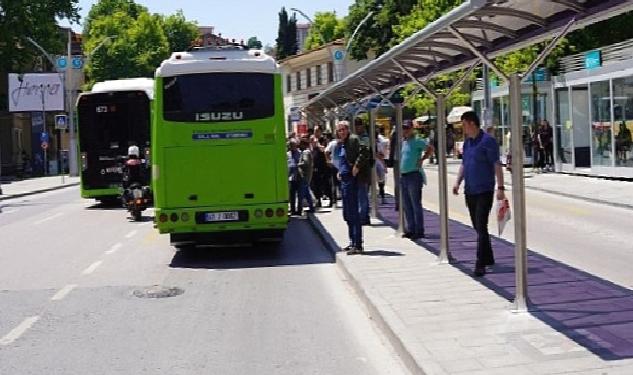 Büyükşehir 12 ilçede durakları yeniliyor