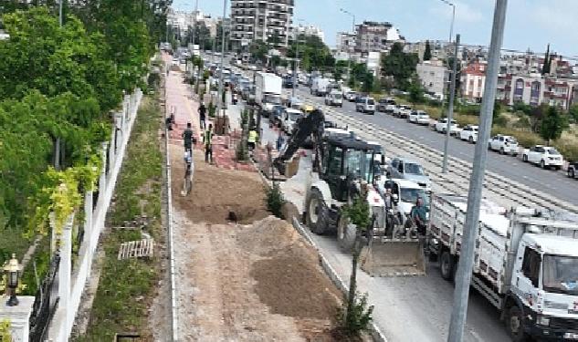 Büyükşehir Sakarya Bulvarı’nda kaldırımları yeniliyor