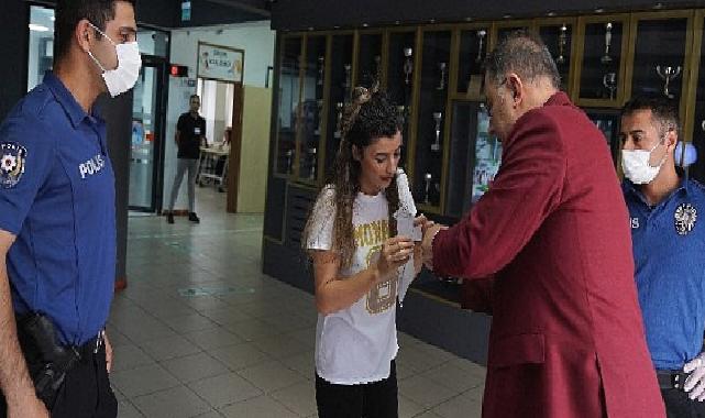 Çalık sınava saniyeler kala genç adayın yardımına koştu