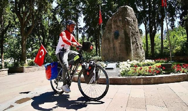 Cumhuriyet’in 100. yılı anısına Sivas’tan Karşıyaka’ya pedalladı