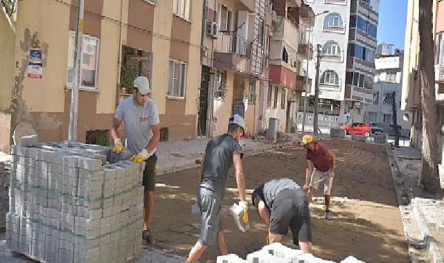 Edremit’te sokaklar parke taşlar ile örülüyor