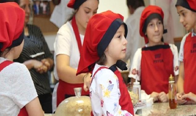 Gölcük Belediyesi’nden Gençlere Yönelik Pastacılık Kursu