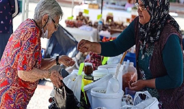 Karşıyaka’da atalık tohumların mahsulleri tezgahları süsledi