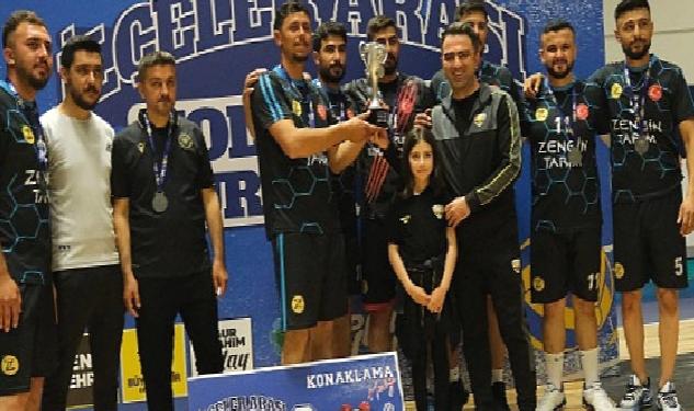 Konya Büyükşehir’in İlçeler Arası Voleybol Turnuvası’nda Şampiyon Çumra Oldu