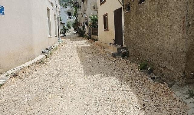 Mudanya Belediyesi, Büyükşehir’in unuttuğu Kumyaka’da yolları yenileyecek