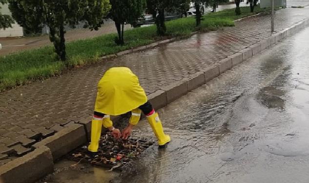 Nevşehir’de etkili olan sağanak yağış ve sonrasında belediye ekipleri yoğun bir çalışma yürüttü