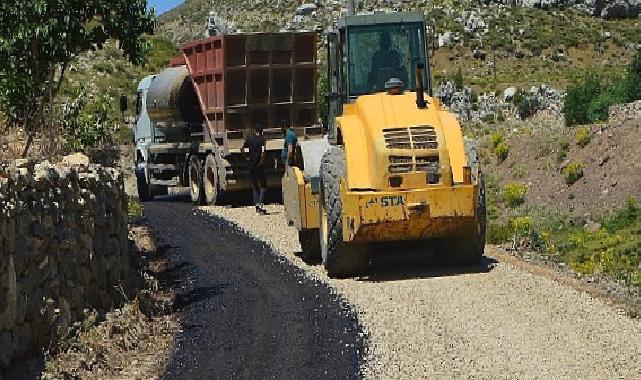 Antalya Büyükşehir Belediyesi Günnercik yayla yolunu asfaltlıyor