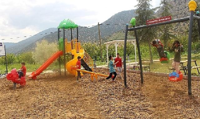 Antalya Büyükşehir ilçelerde çocuklar için oyun parkı yaptı