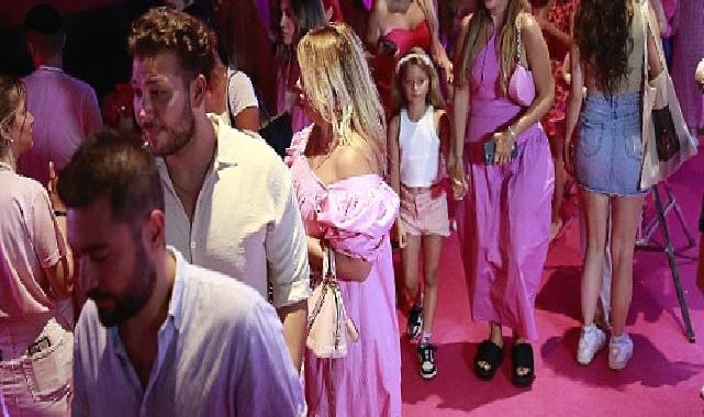 Barbie pembe dünyasının kapılarını görkemli bir gala ile açtı!