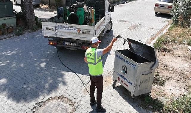 Burhaniye Belediyesi Sağlık İşleri Müdürlüğü ekipleri 12 Kişi ve 5 araç ile yılın 12 ayı yaptığı ilaçlama çalışmalarına yaz sezonunda hız kazandırdı.