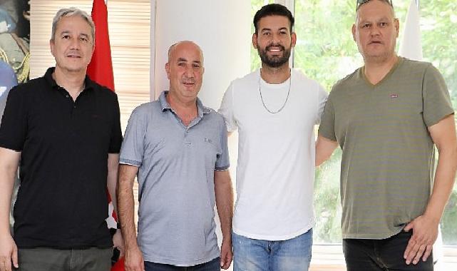 Burhaniye Belediyespor, gol kralı ile yola devam ediyor