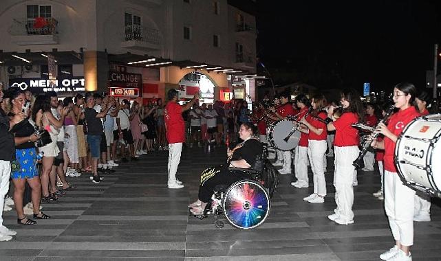 Cumhuriyet Bandosu Kemer’i salladı