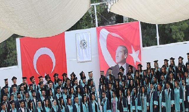 EÜ Eczacılık Fakültesi yeni dönem için öğrencilerini bekliyor