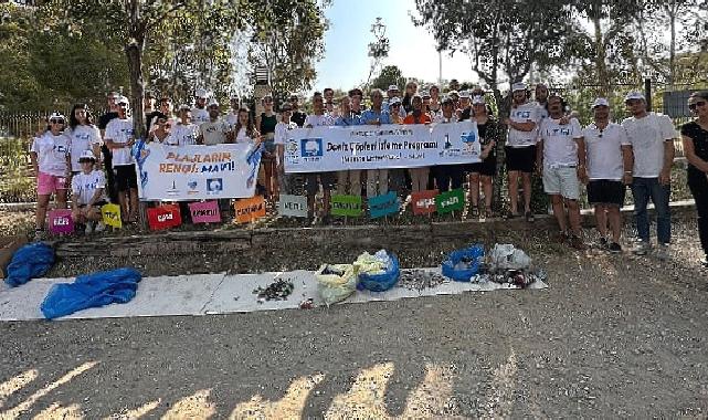 İzmir’de gençlerden deniz çöpü izleme etkinliği