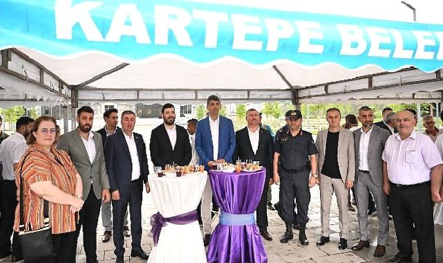 Kartepeliler kent meydanında bayramlaştı