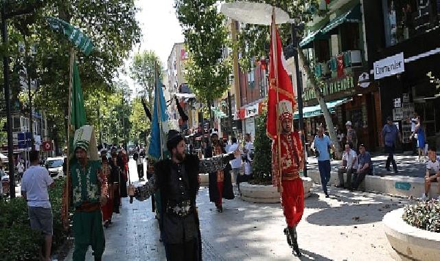 Kocaeli Büyükşehir mehteri İzmitlileri selamladı