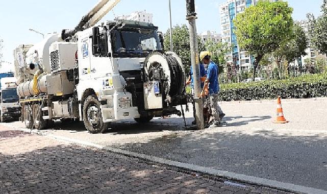 Konya Büyükşehir taşkın riskine karşı kanalizasyon hatlarını temizliyor