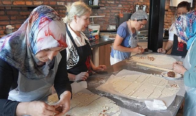 Ödüllü mantı bükme yarışması Keçiören’de düzenlendi