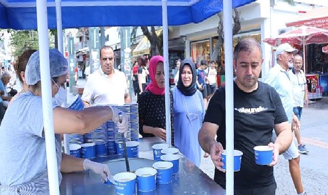 Antalya Büyükşehir aşure ikramına devam ediyor