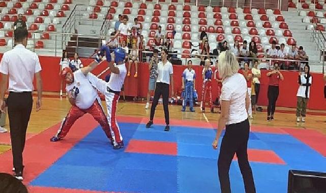 Bayraklılı sporculardan Kick Boks başarısı