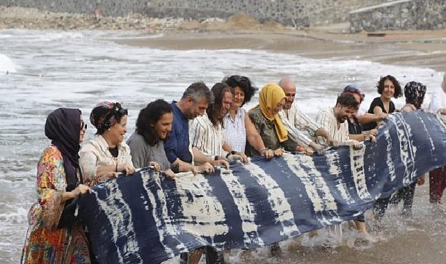 Cumhuriyet’in 100. Yılı anısına hazırlanan 100 metre uzunluğunda Şile Bezi denizle kavuştu