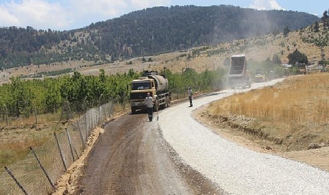 Finike Ördübek yayla yolunda asfalt çalışması