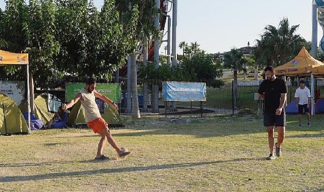 İzmir Büyükşehir’in ücretsiz gençlik kampları büyük ilgi görüyor