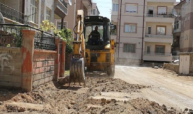 Karaman Belediyesi Fen İşleri Müdürlüğü ekipleri, Valide Sultan Mahallesi’nde kaldırım çalışması başlattı