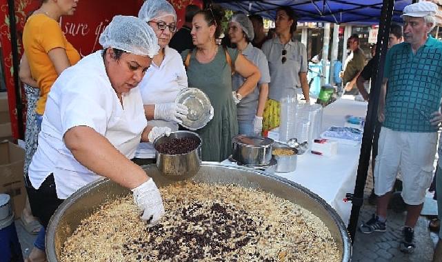 Konak’ta 5 Bin Kişiye Aşure