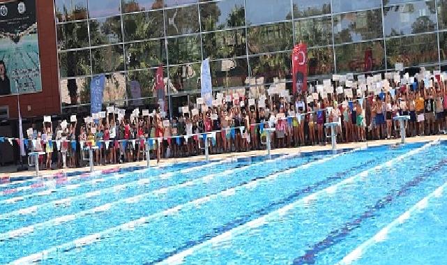 750 Öğrenci Aydın Büyükşehir Belediyesi’nden yüzme sertifikalarını aldı