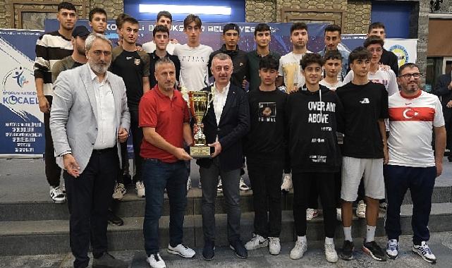 Amatör Futbolda Şampiyonlar Kupalarına Kavuştu