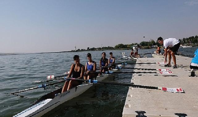 Başkent gençlerin kürek yarışlarına sahne oldu