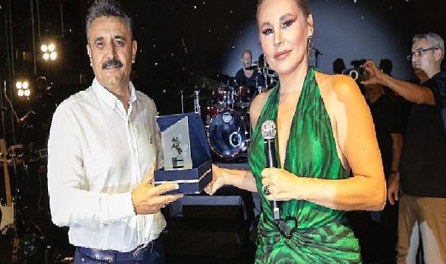 İlber Ortaylı ve Funda Arar Dikili’yi Salladı