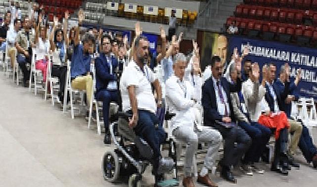 İzmir Büyükşehir Belediyesi Gençlik ve Spor Kulübü’nde Bayrak Değişimi