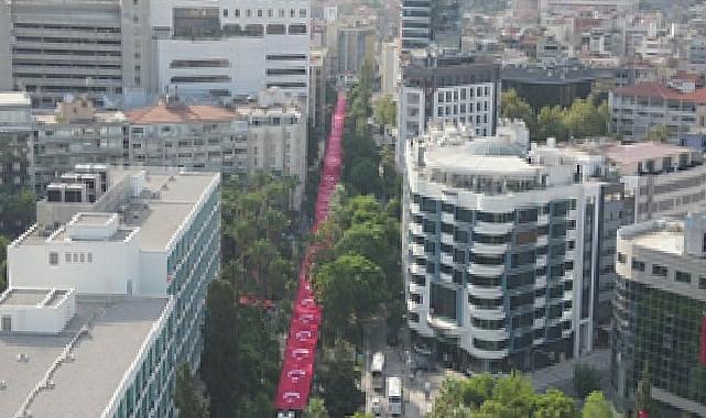 İzmirliler geleneksel Zafer Yürüyüşü’nde buluştu