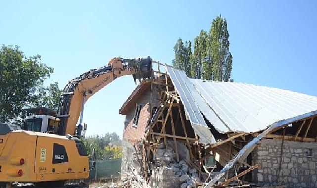 Kaçak Villa İnşaatı Yerle Bir Edildi