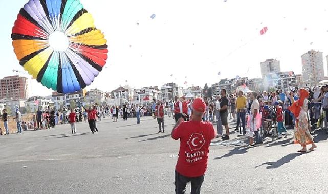 Küçükçekmece’deki Uçurtma Şenliği’nde 7’den 70’e Eğlence