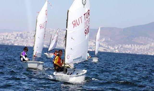 Narlıdere’den açılan yelkenler, İzmir Körfezi’nde görsel şölen yaşattı