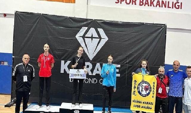 Nilüferli Karatecilerden 1 Altın 2 Bronz Madalya