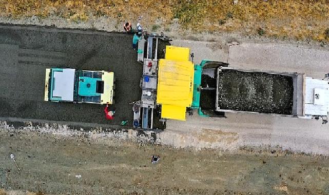 Van Büyükşehir’den Çaldıran’da beton yol çalışması