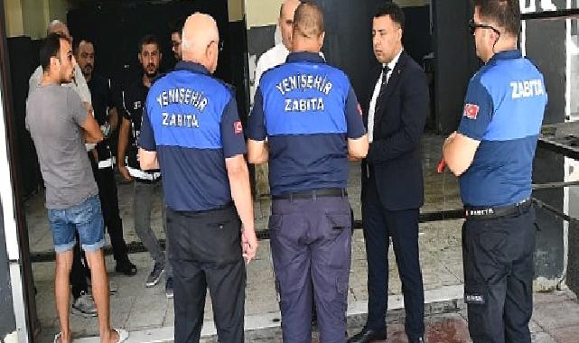 Yenişehir Belediyesi zabıtası bir iş yerinde 28 kaçak göçmen tespit etti