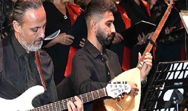 100 kişilik Türk Halk Müziği Cumhuriyet Korosu Kemer’de konser verdi