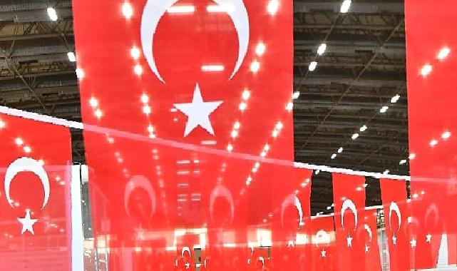 35 bin metrekare Türk bayraklarıyla donatıldı